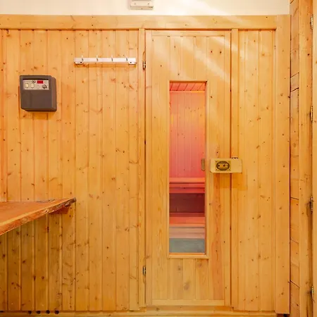 Chalet Anemones Chalet, Central, 4 Bedrooms, Sauna And Parking *