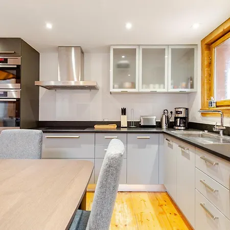 Chalet Anemones Chalet, Central, 4 Bedrooms, Sauna And Parking *